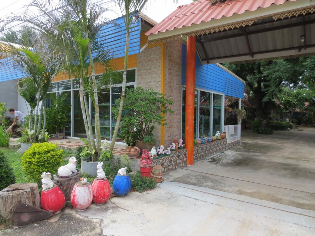 Ban Tonnam Resort Suan Phueng Exterior photo