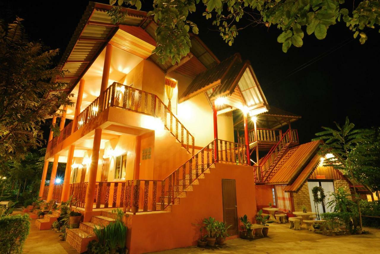 Ban Tonnam Resort Suan Phueng Exterior photo