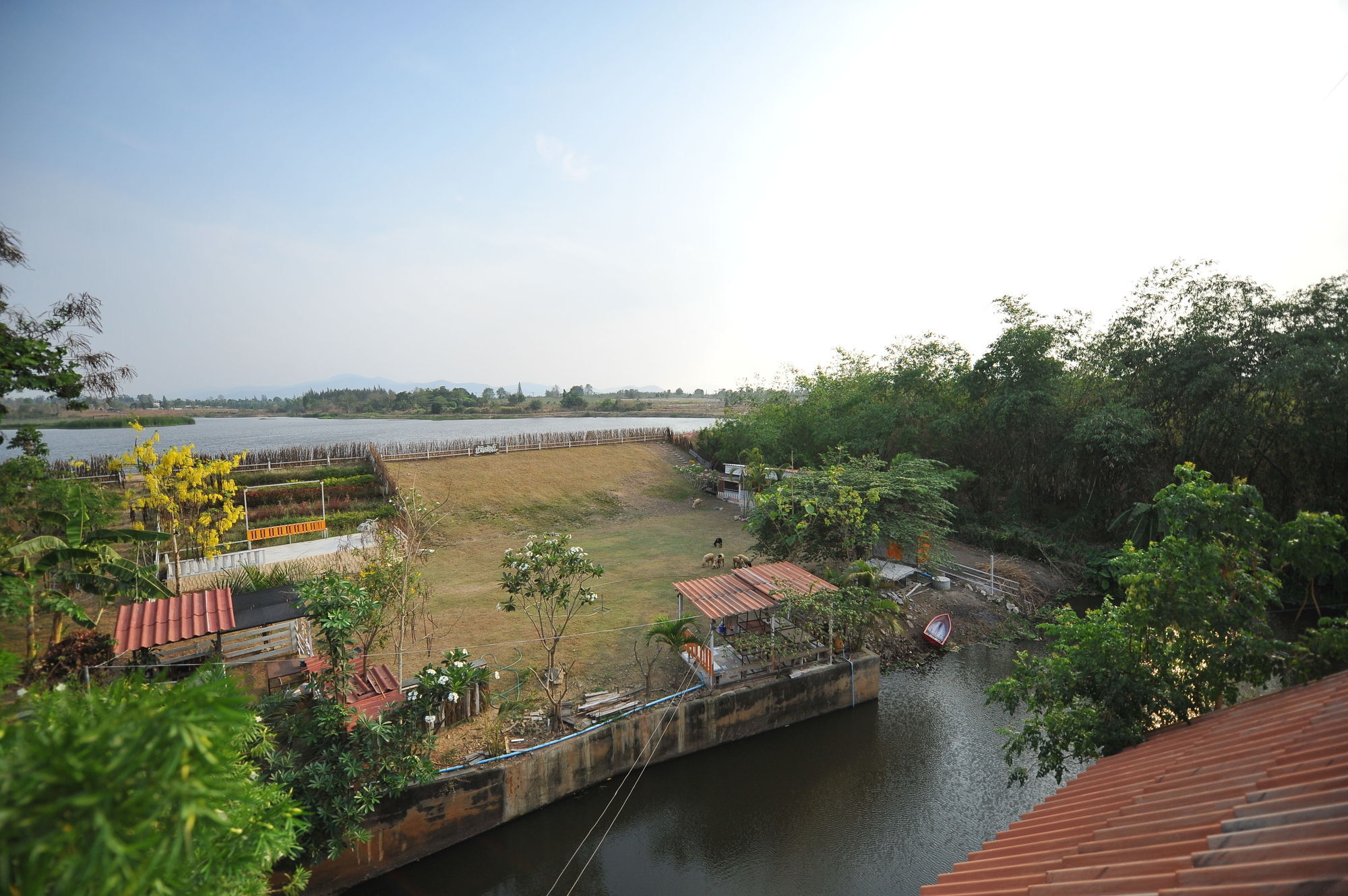 Ban Tonnam Resort Suan Phueng Exterior photo